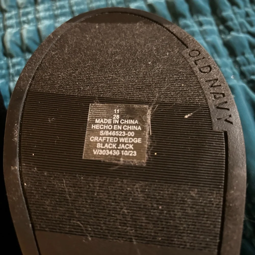 Old Navy Black Sandals - Picture 6 of 6